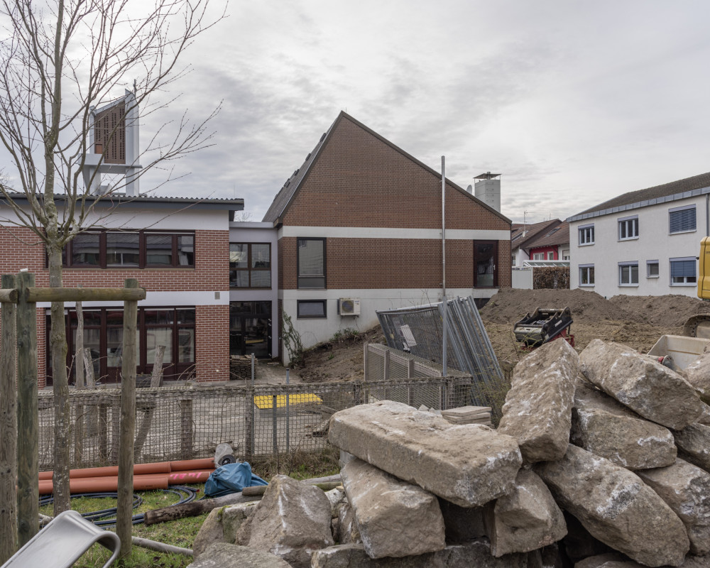 Rutschen Hügel & Kindergartenhof