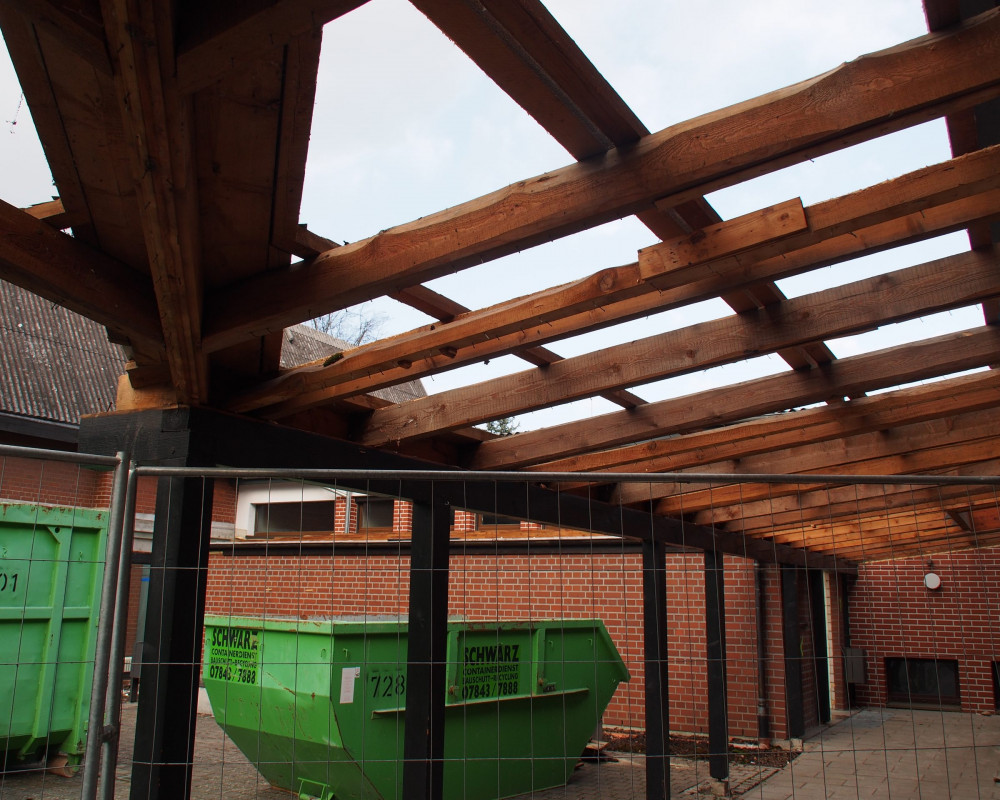 Lichtblick: Dach von Vorraum entfernt