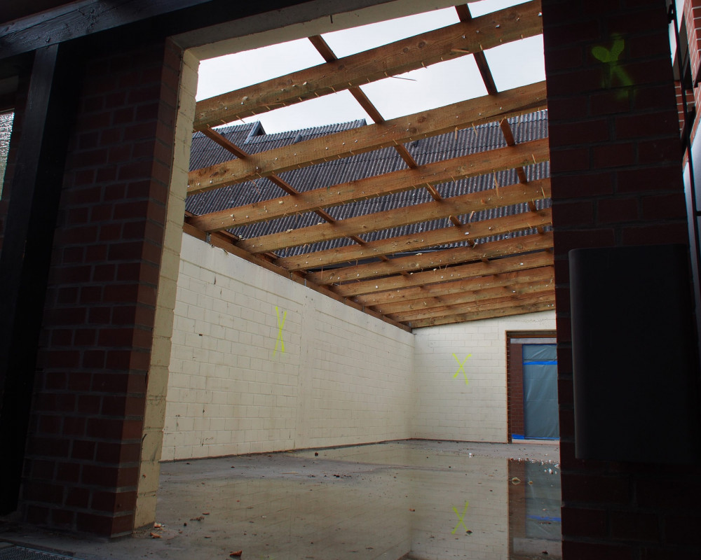 Lichtblick: Dach von Vorraum entfernt