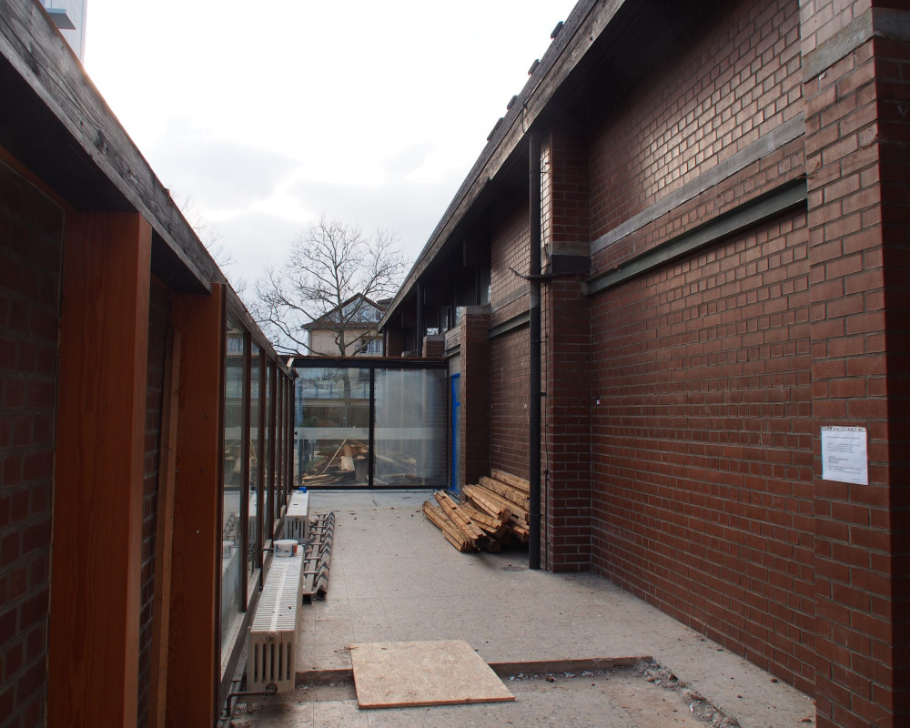 Lichtblick: Dach von Vorraum entfernt