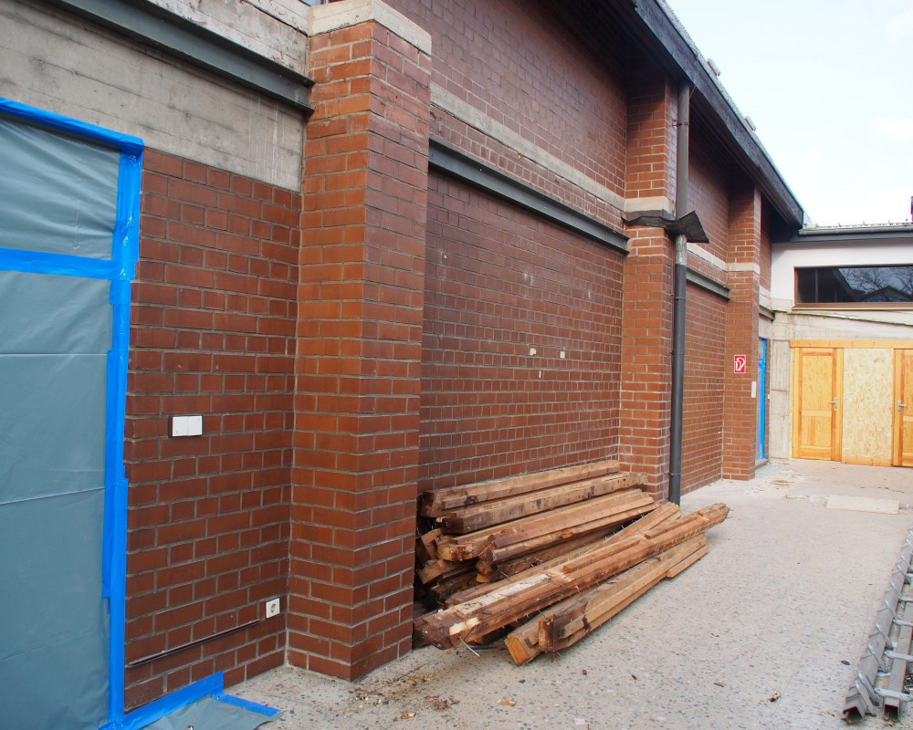 Lichtblick: Dach von Vorraum entfernt