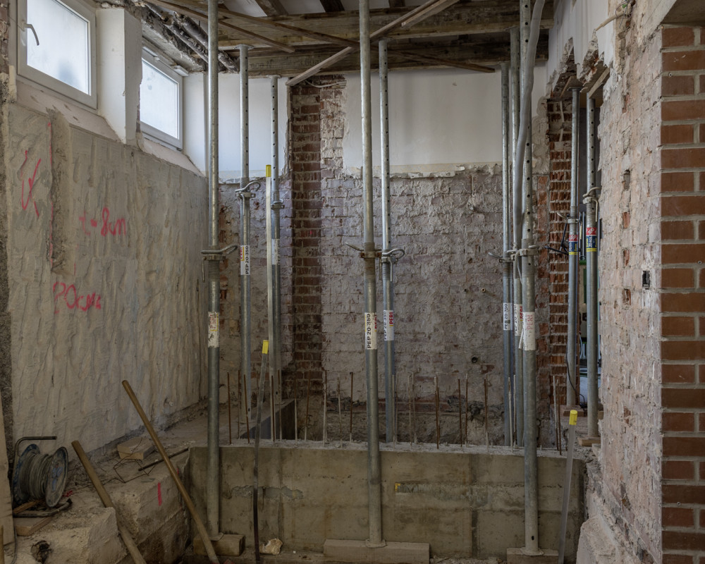 Waschraum & Aufzugschacht