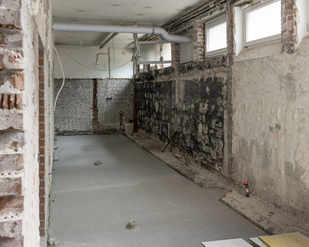 Waschraum, der Boden wurde betoniert