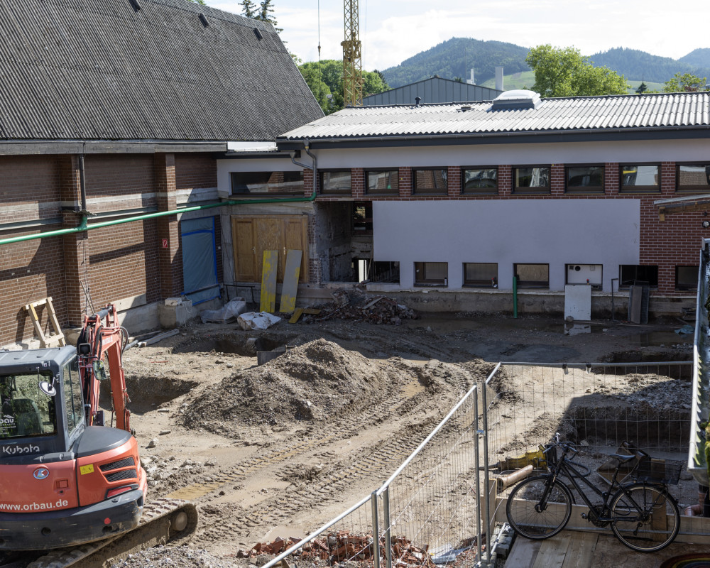 Bodenplatten für die Fundamente wurden zementiert
