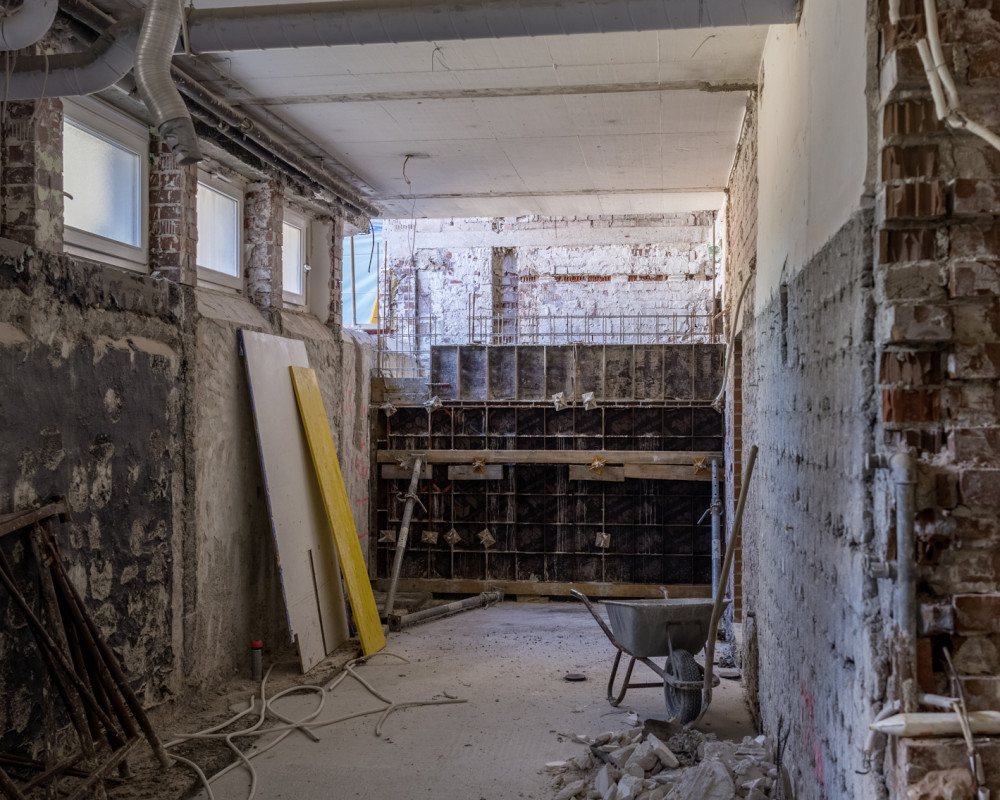 Waschraum und Fahrstuhlschacht