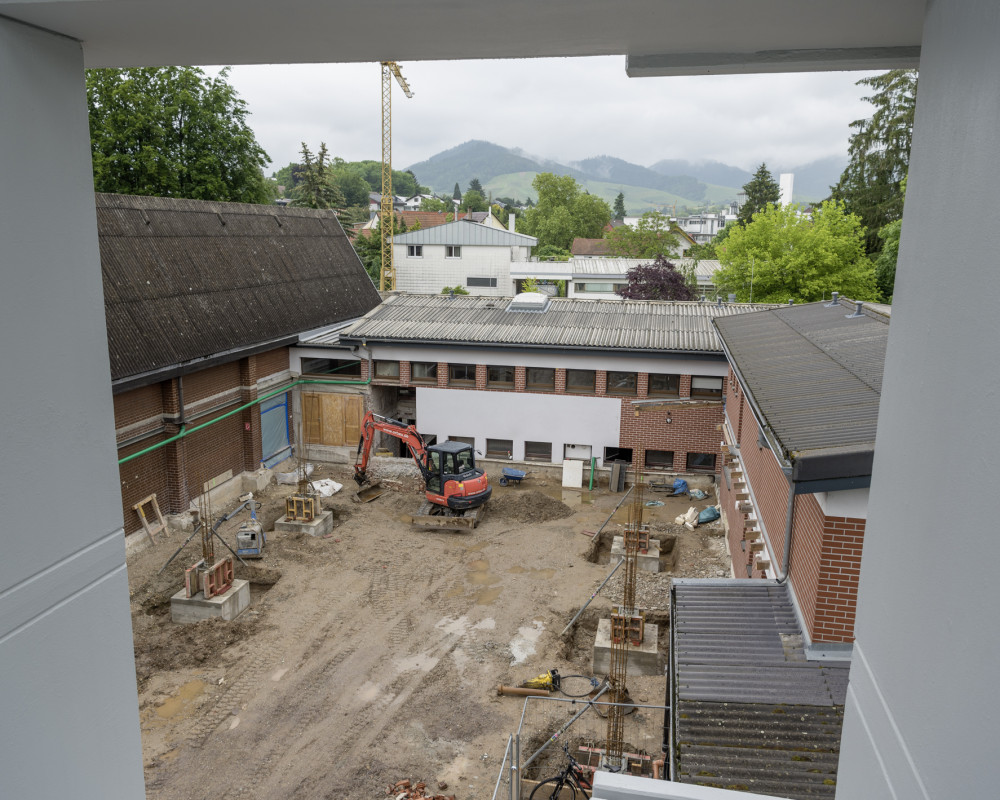 Die Säuelenfundamente sind gegossen.