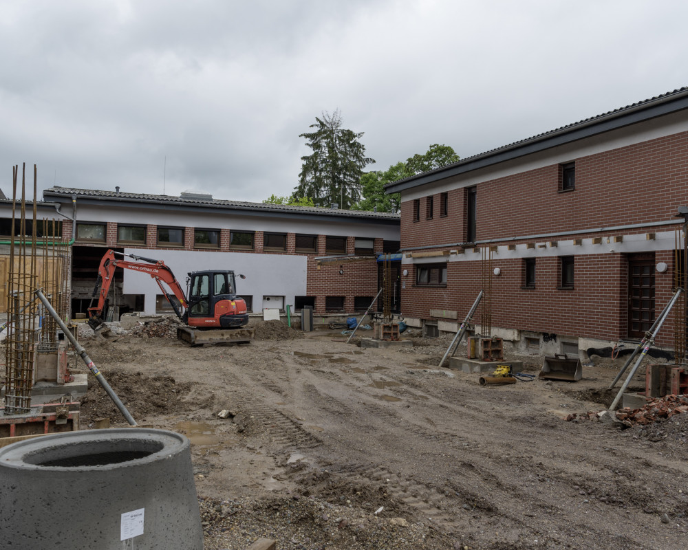 Die Säuelenfundamente sind gegossen.