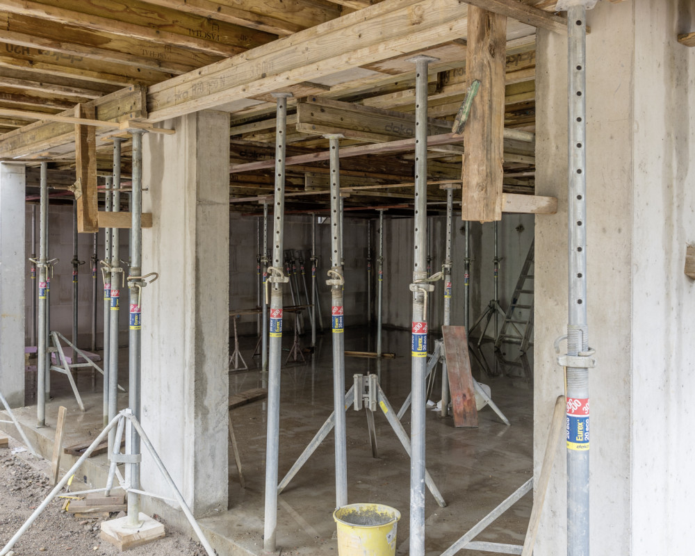 Die Decke ist fast fertig geschalt.