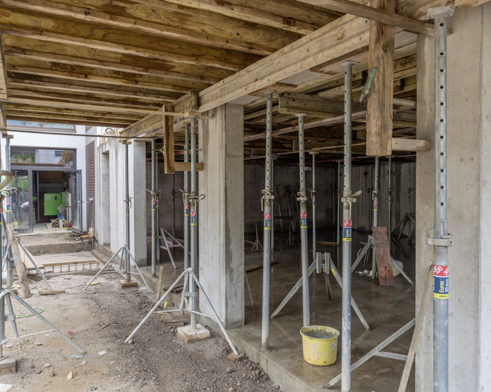 Die Decke ist fast fertig geschalt.