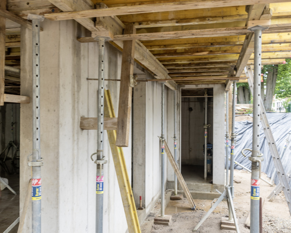 Die Decke ist fast fertig geschalt.