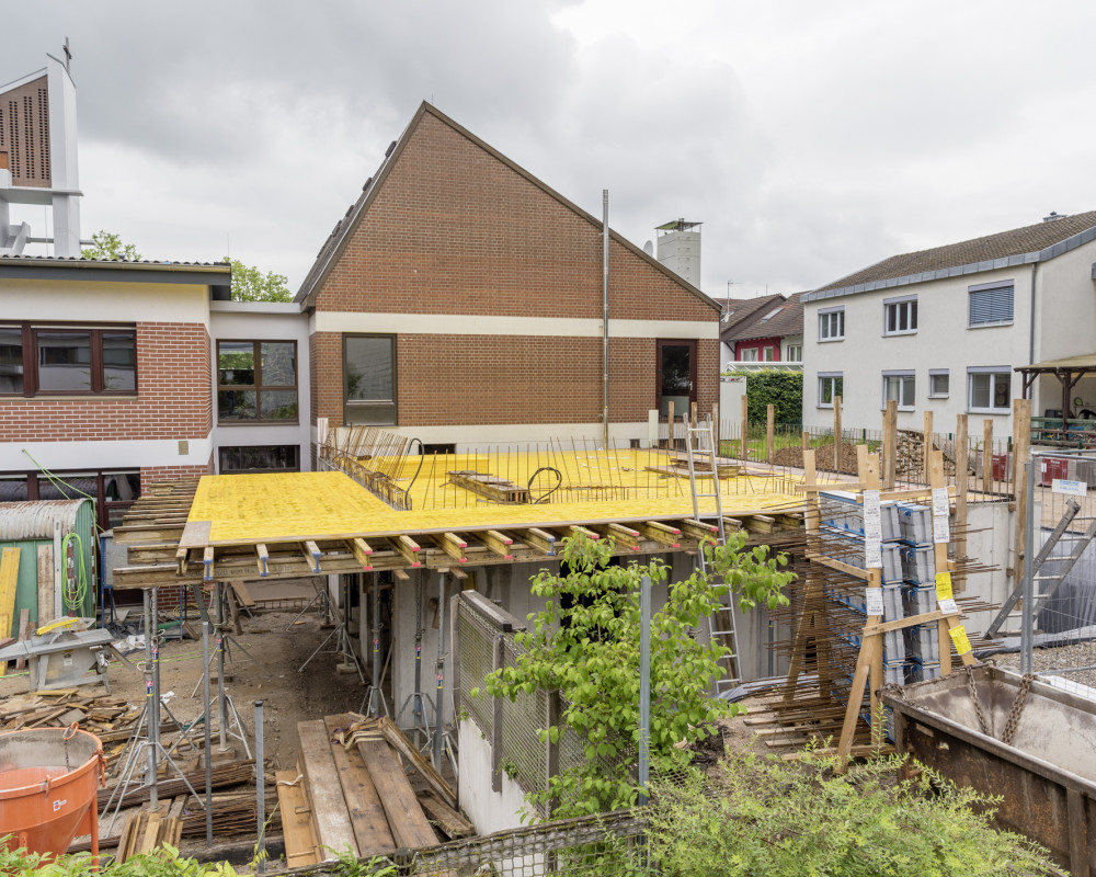 Die Decke ist fast fertig geschalt.