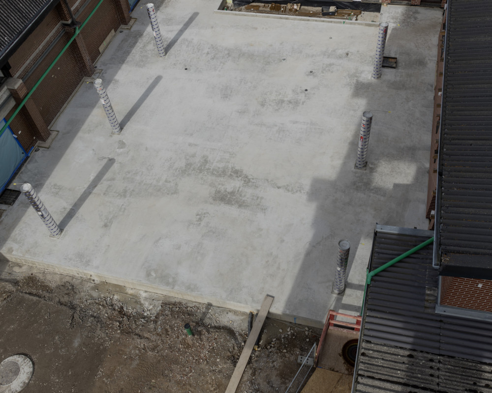 Betonierte Bodenplatte und Säulenstützen