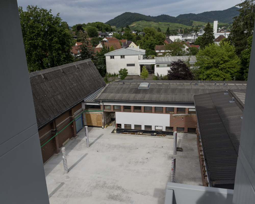 Betonierte Bodenplatte und Säulenstützen