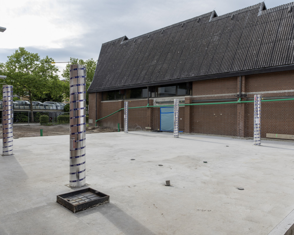 Fertige Bodenplatte und Säulenstützen