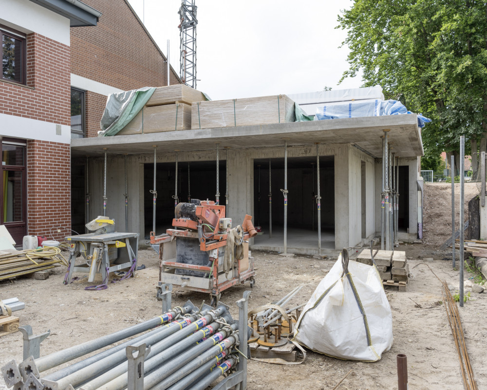 Der Kindergartenhof wird wieder leergeräumt