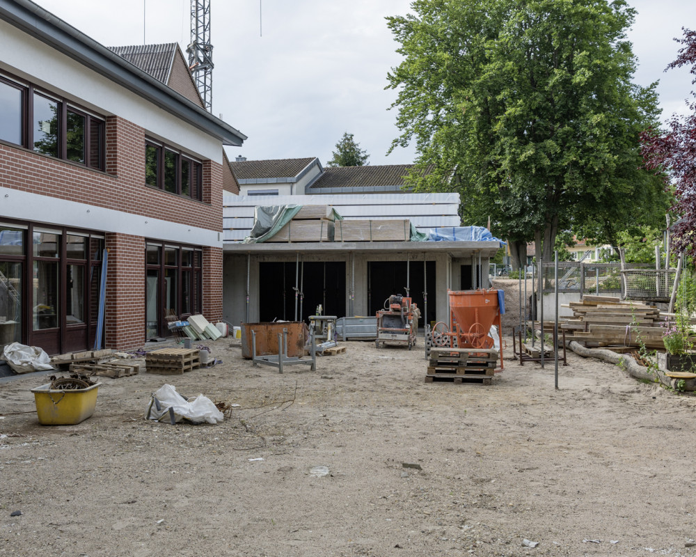 Der Kindergartenhof wird wieder leergeräumt
