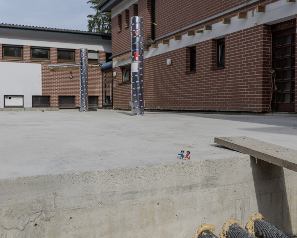 "Super! Jetzt ist die Bodenplatte fertig und die Säulen auch!"