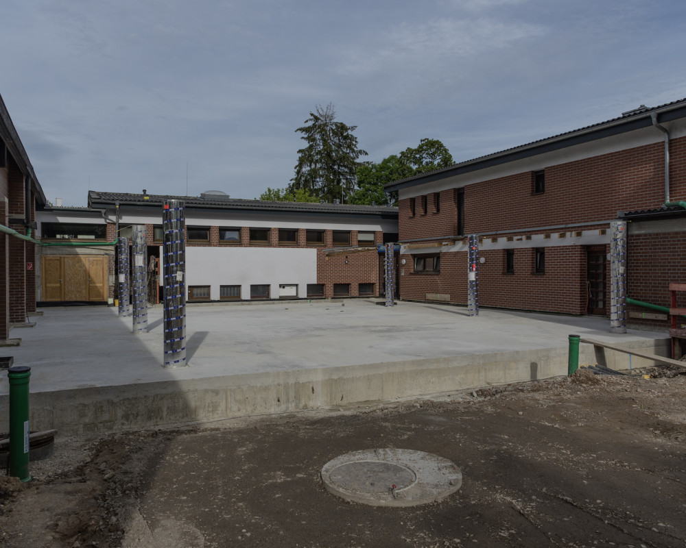 Betonierte Bodenplatte und Säulenstützen