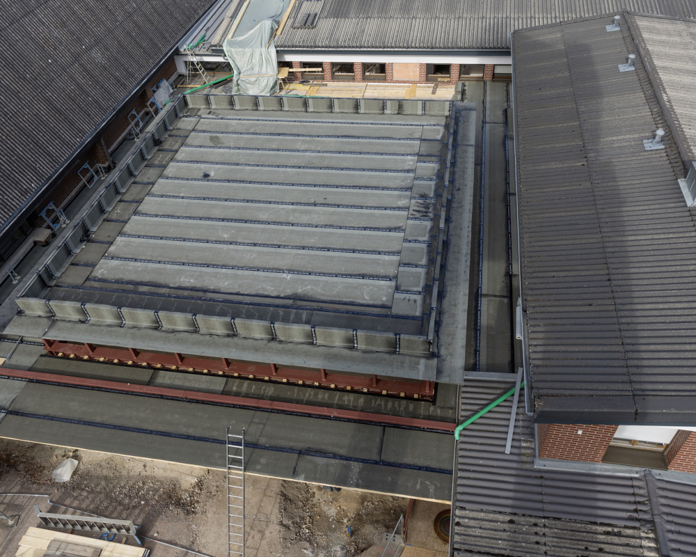 Das Dach wird abgedichtet