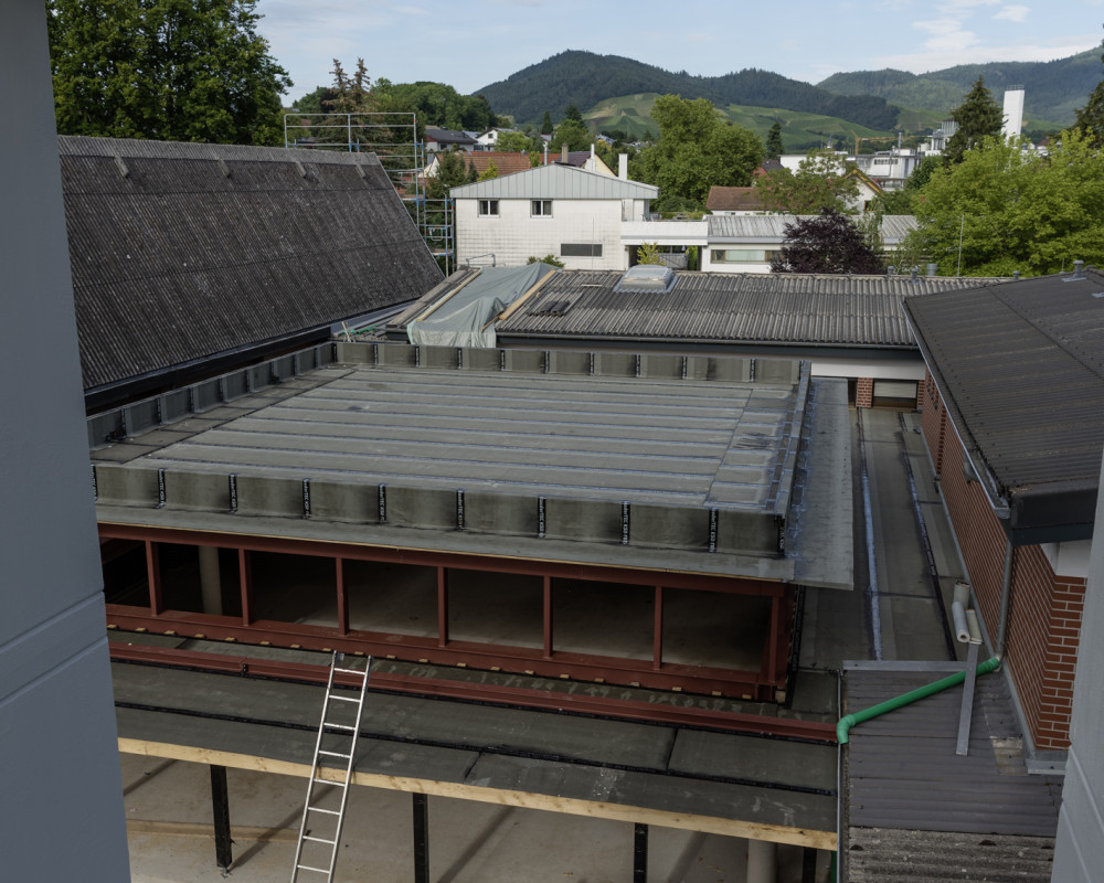 Das Dach wird abgedichtet