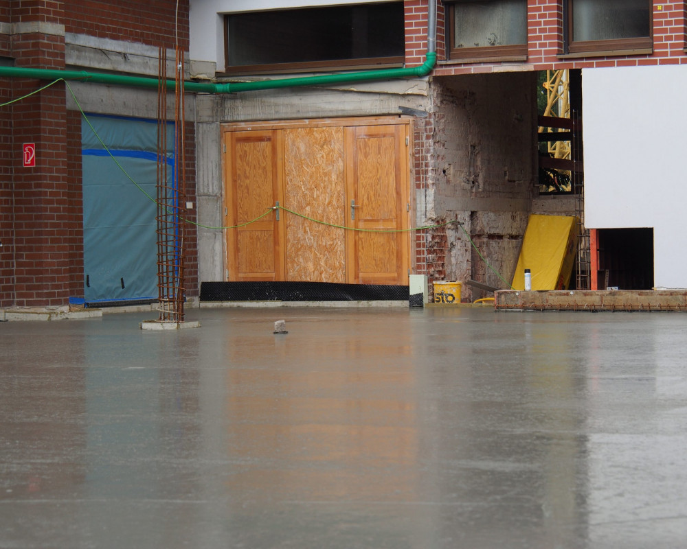 Bodenplatte frisch betoniert