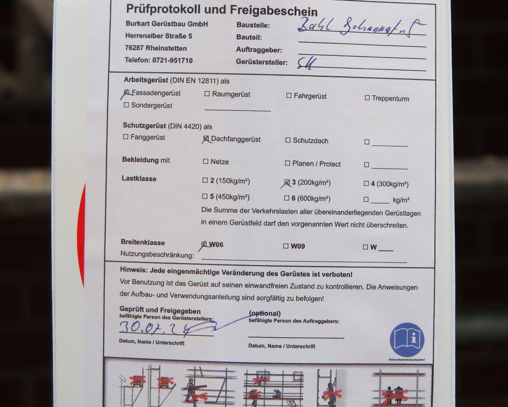 Bau- und Dachfanggerüst