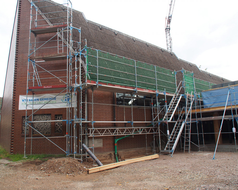 Bau- und Dachfanggerüst