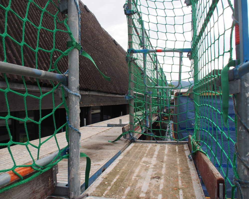 Bau- und Dachfanggerüst