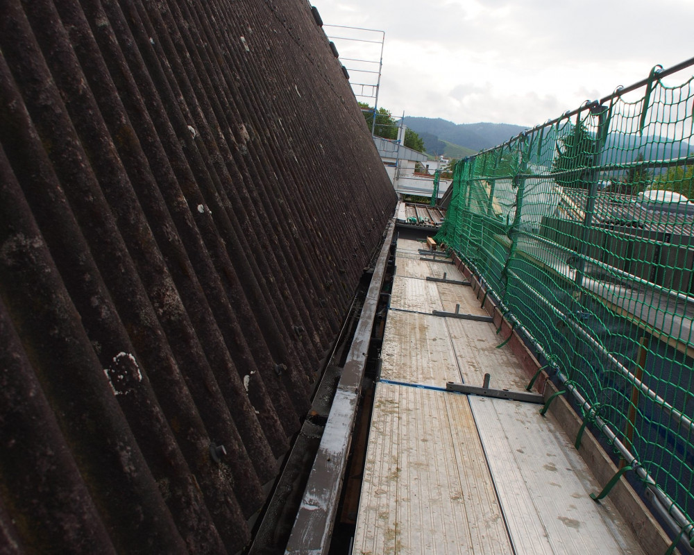 Bau- und Dachfanggerüst