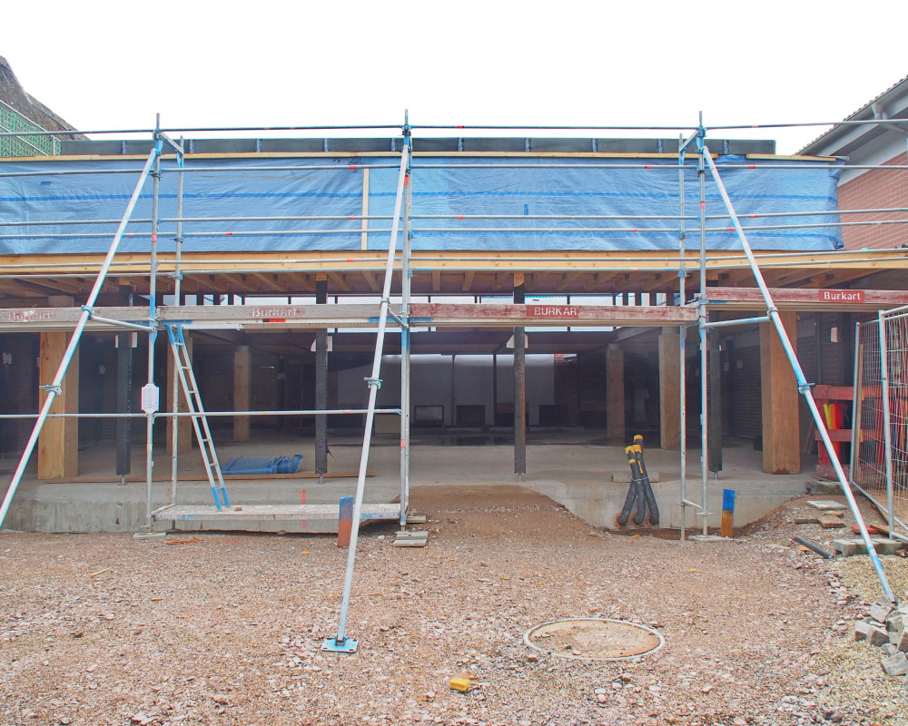 Bau- und Dachfanggerüst