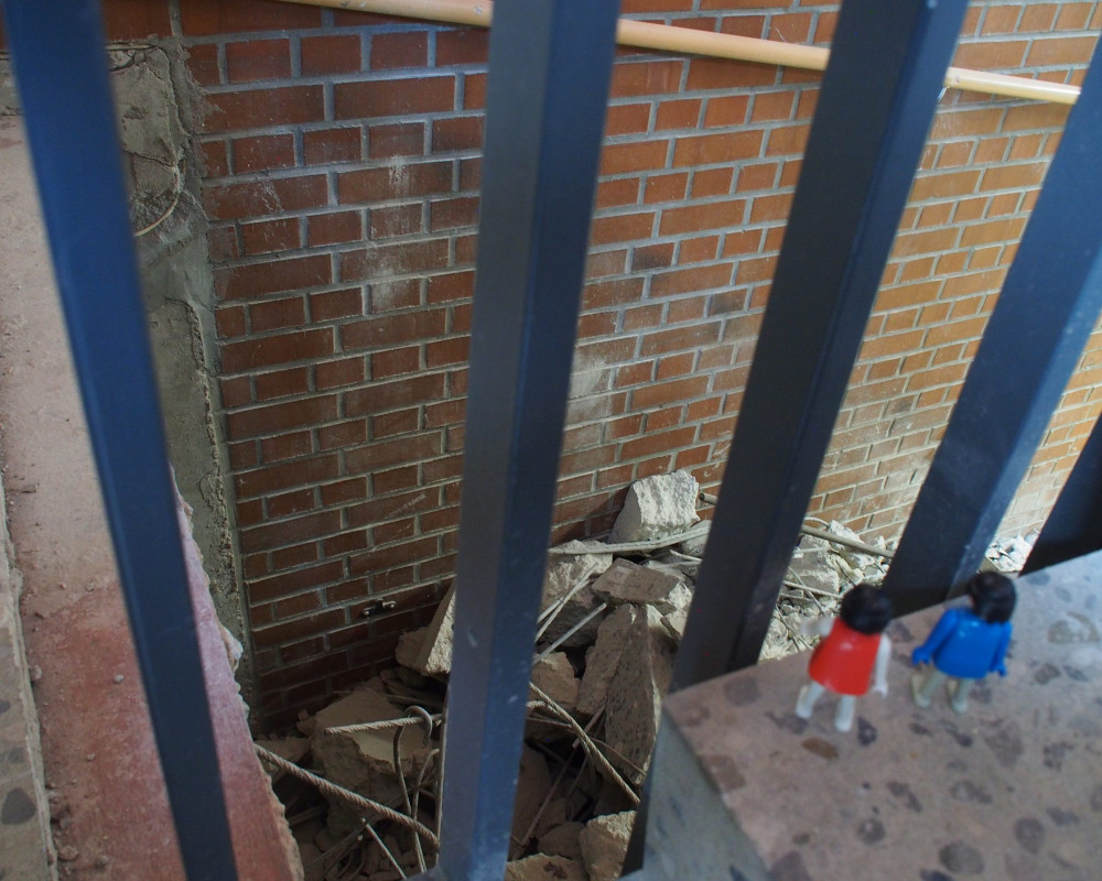 "Ganze Arbeit! Auf dieser Treppe kann niemand mehr laufen!"