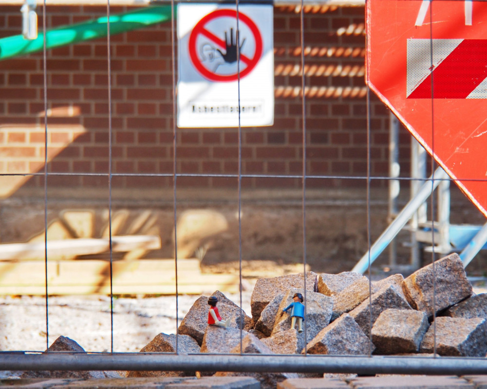 "Dürfen wir eigentlich hier hinter der Absperrung rumklettern?"