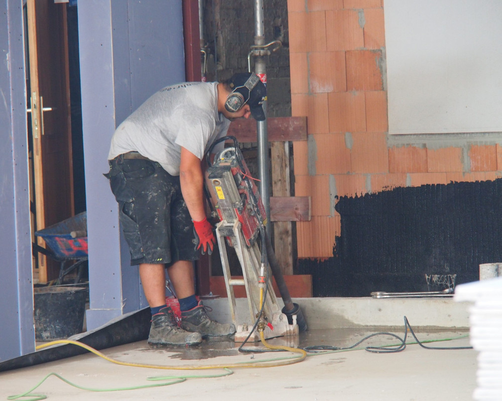 ... und immer wieer: Löcher bohren