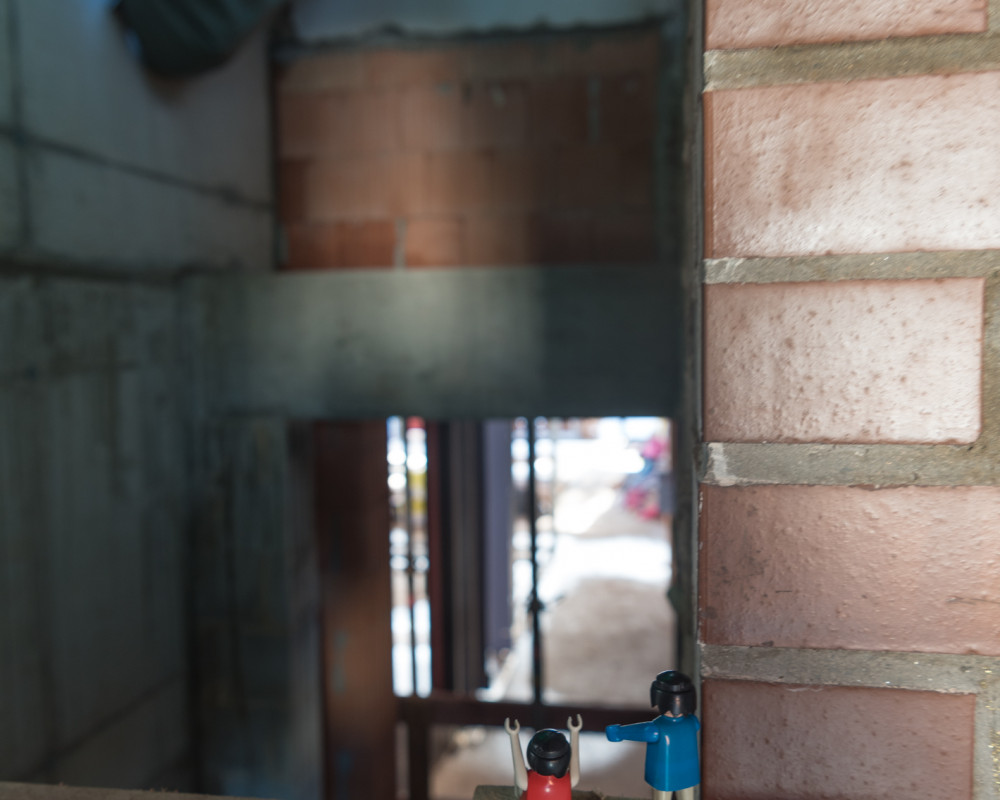 "Jetzt ist er endlich fertig, der Aufzugschacht!"