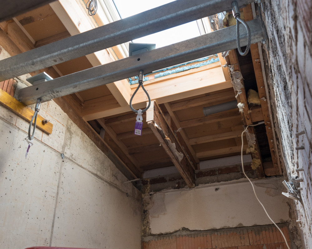 Das Dach ist wieder drauf