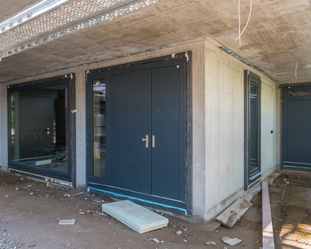 Türen und Fenster sind eingebaut