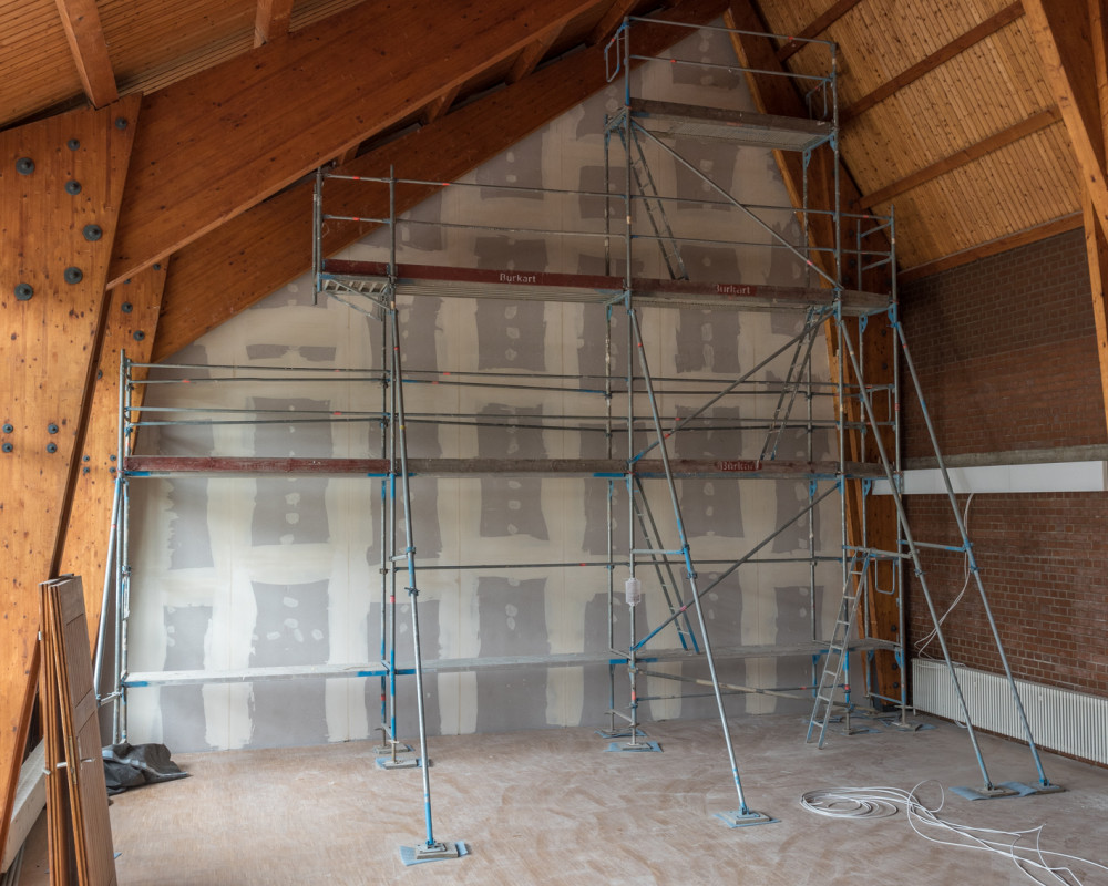 Die Rückwand (ehemals Bühne) ist geschlossen und gedämmt