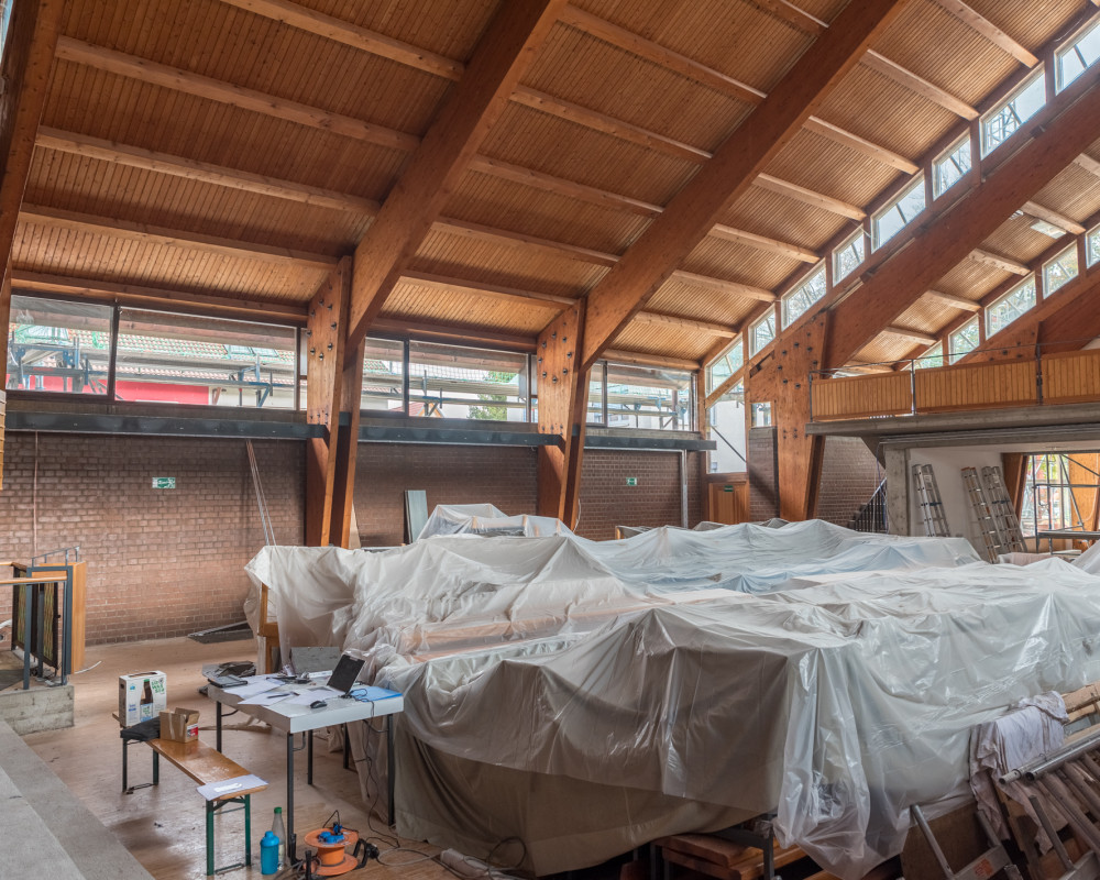 Die Lampen wurden demontiert und die Elektrik wird neu gemacht.