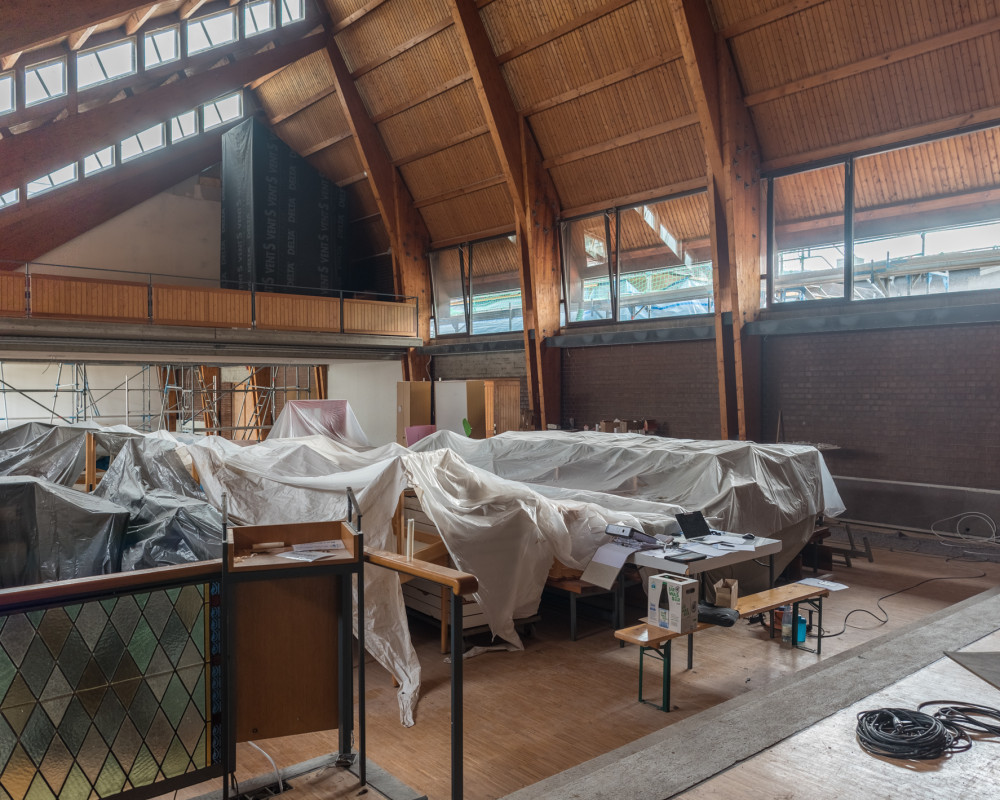 Die Lampen wurden demontiert und die Elektrik wird neu gemacht.