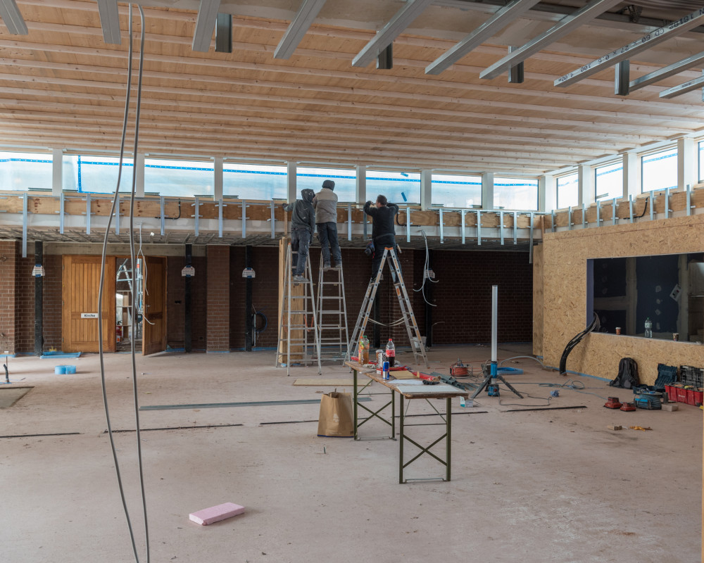 Die Deckenverschalung wird vorbereitet