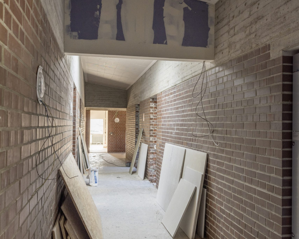 Die Akustikdecke wurde eingebaut.