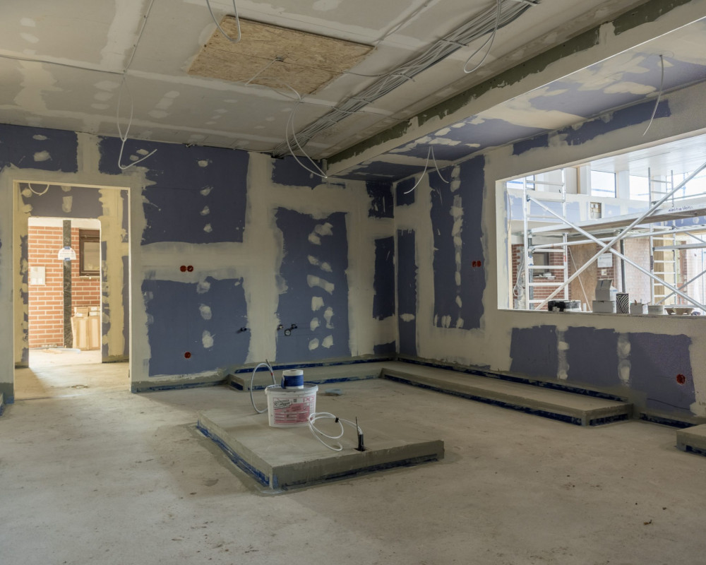 Die Sockel wurden eingebaut.