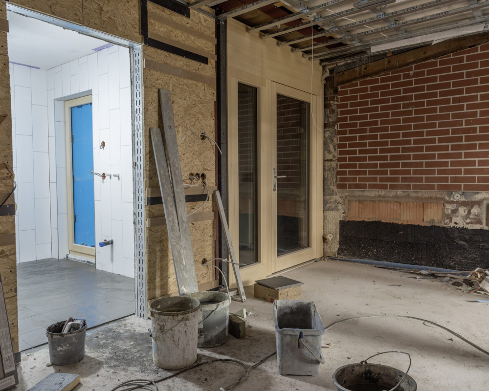 Die Türen zum Lichthof sind eingebaut.