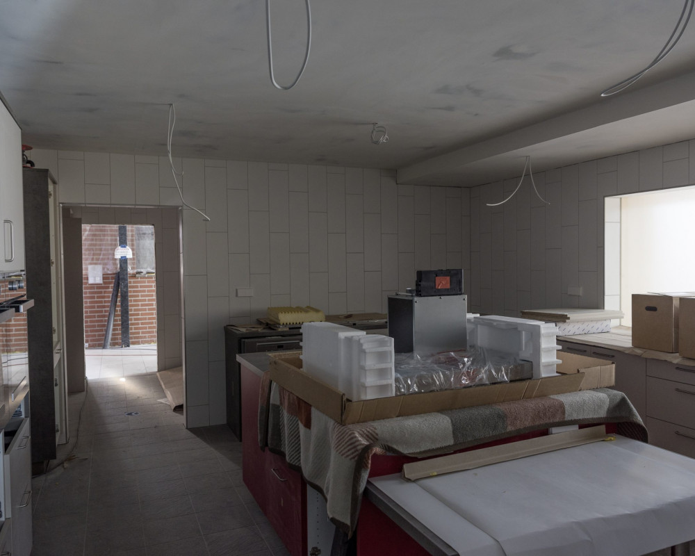 Die Schränke und Geräte wurden eingebaut.