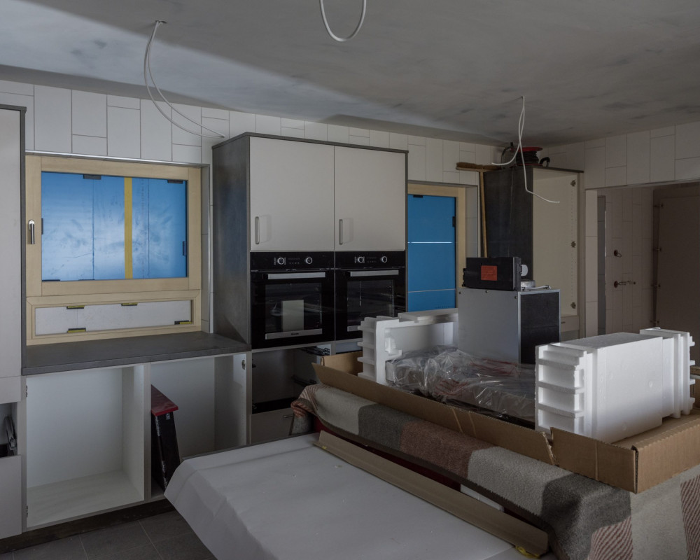 Die Schränke und Geräte wurden eingebaut.