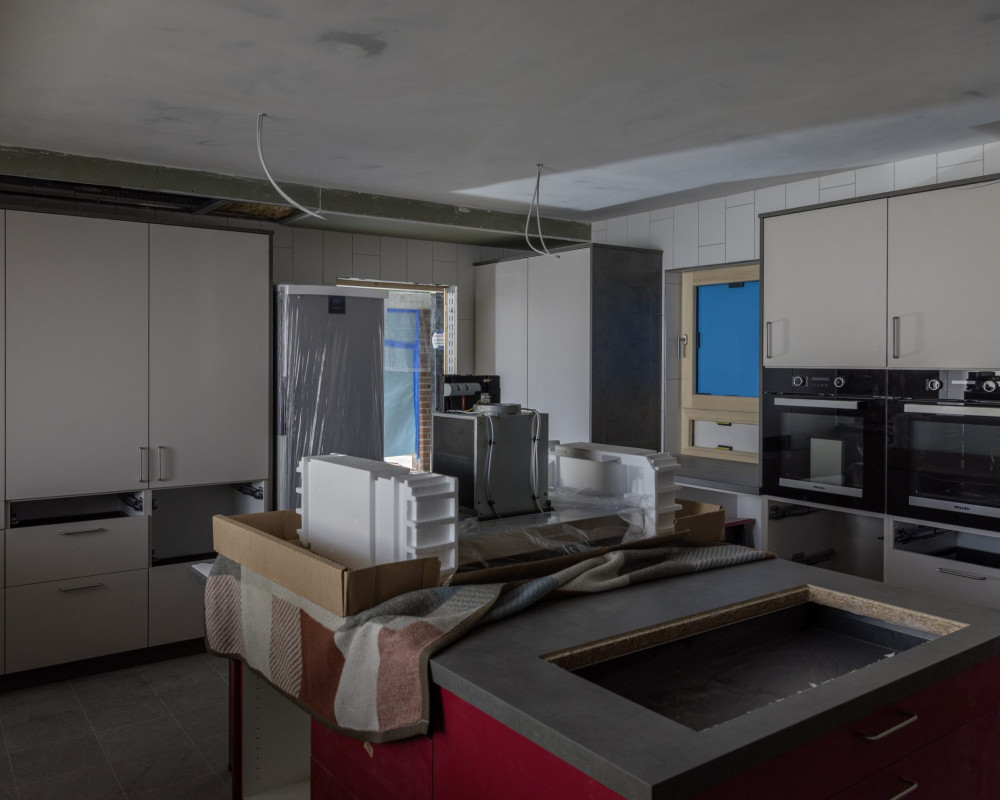 Die Schränke und Geräte wurden eingebaut.