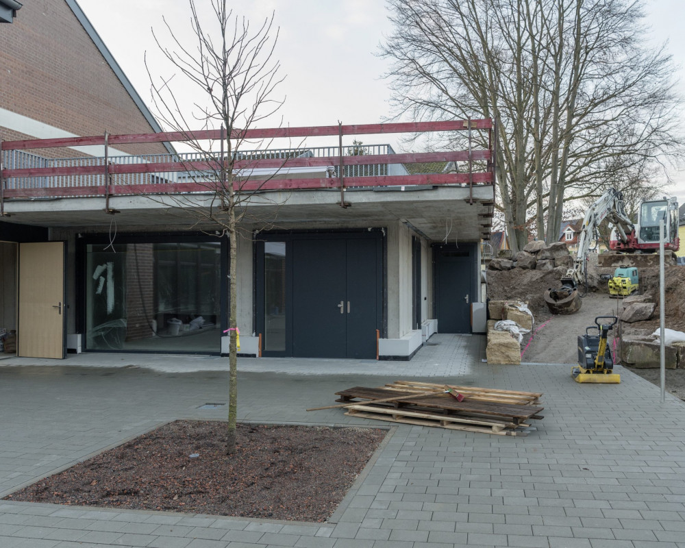 Die Pflasterarbeiten sind nahezu abgeschlossen.