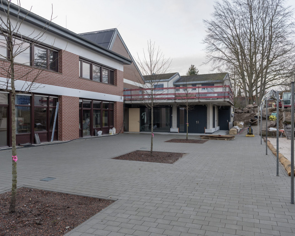Die Pflasterarbeiten sind nahezu abgeschlossen.