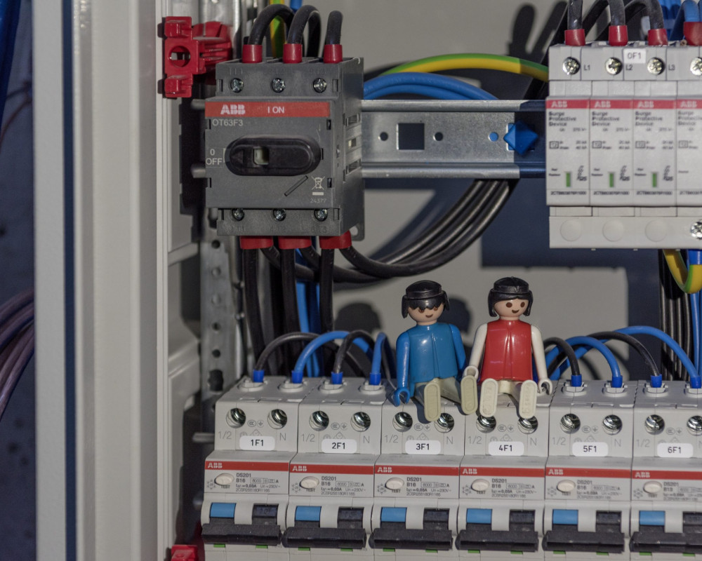 "So langsam kommen alle Kabel an ihren Platz!"