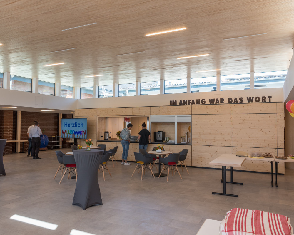 Das Forum wurde von vielen fleißigen Händen geputzt und hergerichtet.